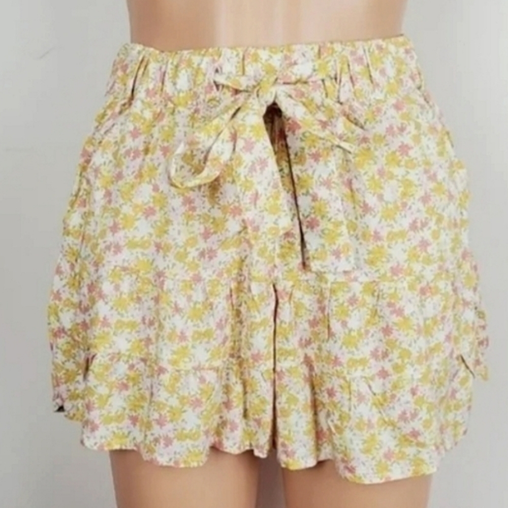 SO high rise ruffle yellow floral shorts Size XS